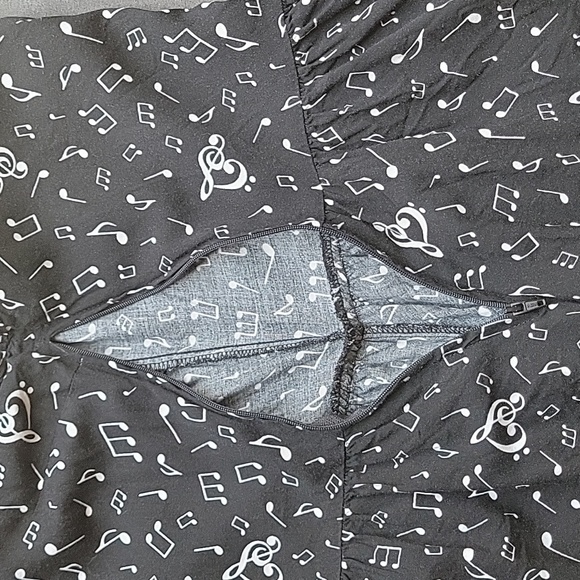 Hot Topic Dress - Picture 4 of 8